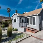 Los Angeles Charming Big House, King Bed, Parking, Ev