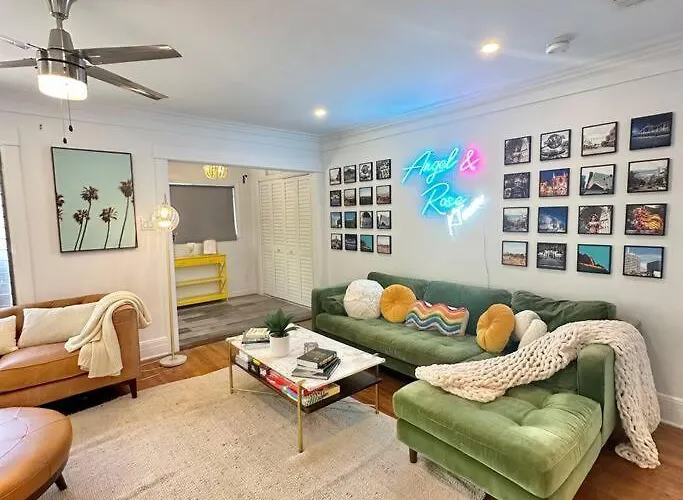 Los Angeles Charming Big House, King Bed, Parking, Ev