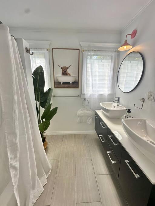 Hébergement de vacances Angeles Charming Big House, King Bed, Parking, Ev *